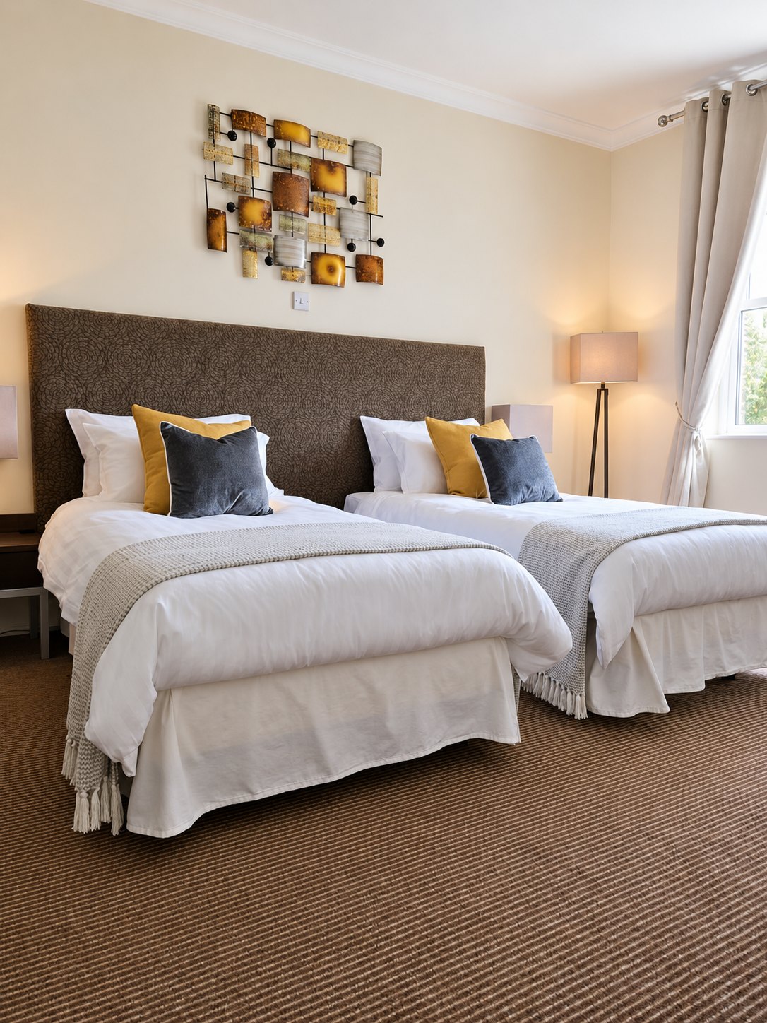 Twin guest bedroom at The Swan at Compton with two single beds